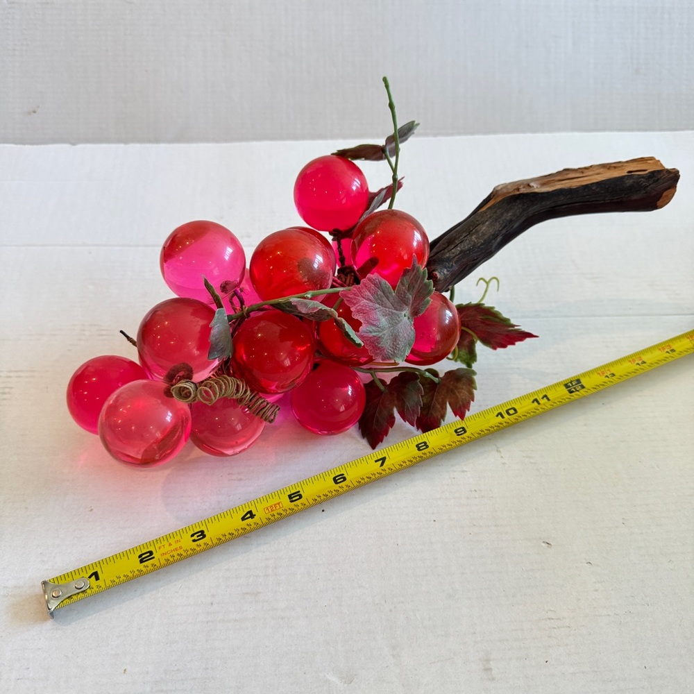 Vintage 14” Mid Century Modern Decorative Lucite Grape Cluster Magenta Pink - Picture 5 of 17